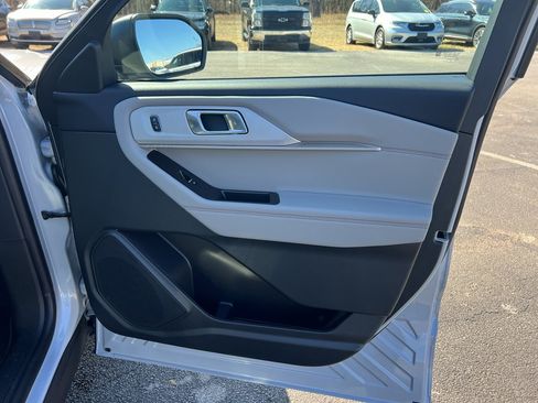 Used 2026 Ford Explorer Active w/ Active Comfort Package image 28
