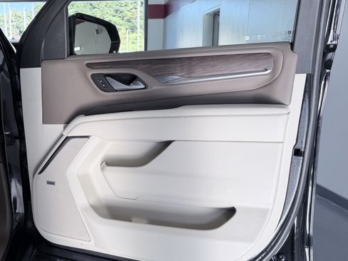 Used 2023 GMC Yukon Denali AWD/4WD image 13
