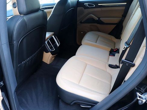 Used 2014 Porsche Cayenne Platinum Edition image 14