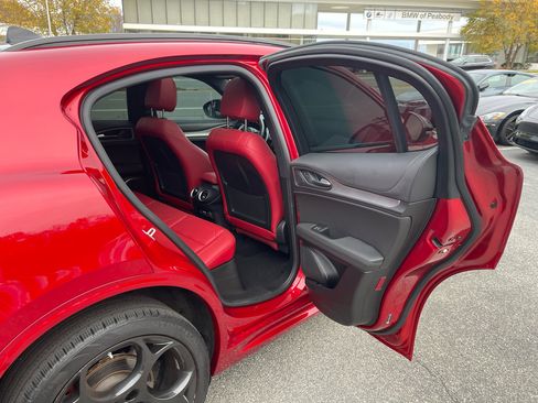 Used 2023 Alfa Romeo Stelvio Veloce image 24