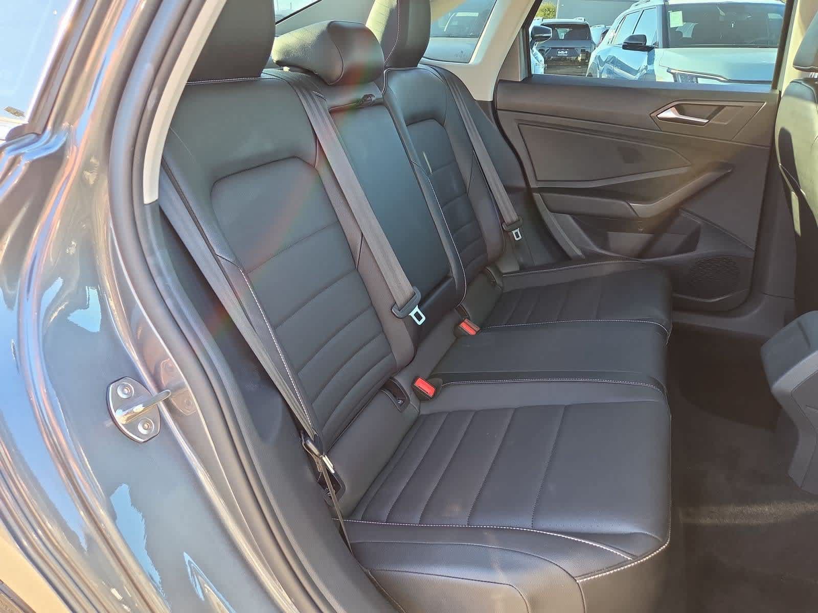 Used 2024 Volkswagen Jetta SE w/ Panoramic Sunroof Package FWD image 21