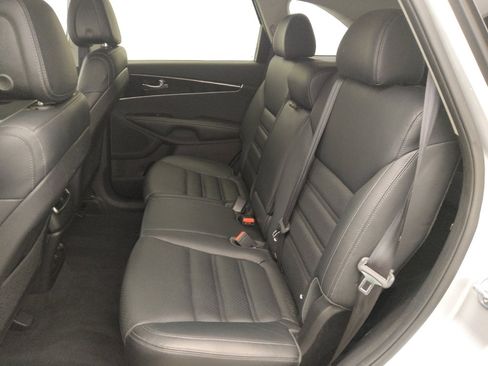 Used 2016 Kia Sorento EX image 18