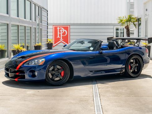 Used 2005 Dodge Viper SRT-10 RWD image 3