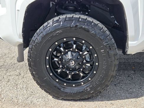 Used 2025 Toyota Tacoma SR5 AWD/4WD image 14