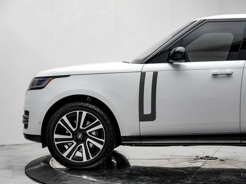 Used 2023 Land Rover Range Rover SE image 8