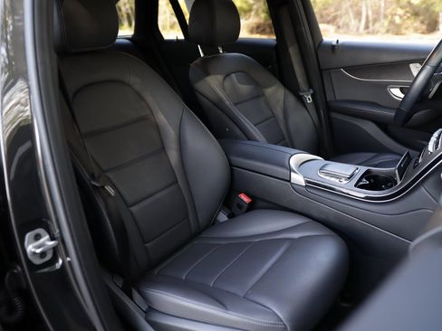 Used 2021 Mercedes-Benz GLC 300 4MATIC image 32