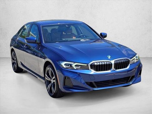 Used 2023 BMW 330i xDrive Sedan w/ Premium Package AWD/4WD image 3
