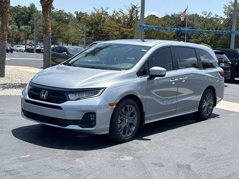 New 2026 Honda Odyssey Touring image 11