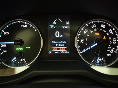 Used 2021 Toyota RAV4 XLE w/ Convenience Package AWD/4WD image 17