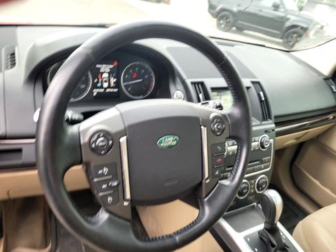 Used 2014 Land Rover LR2 AWD/4WD image 9