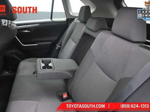 Used 2025 Toyota RAV4 XLE AWD/4WD image 24