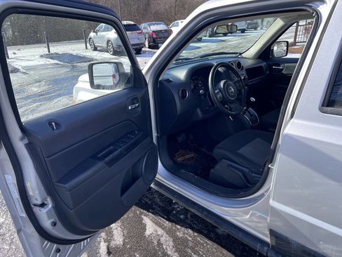 Used 2011 Jeep Patriot Latitude image 7