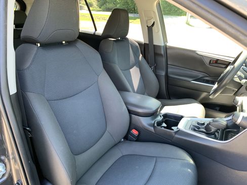 Used 2020 Toyota RAV4 LE w/ Carpet Mat Package AWD/4WD image 43