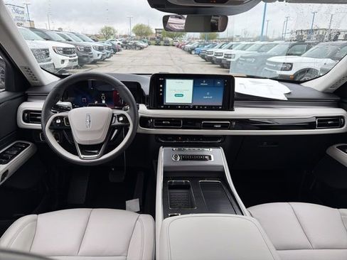 New 2026 Lincoln Aviator AWD image 17