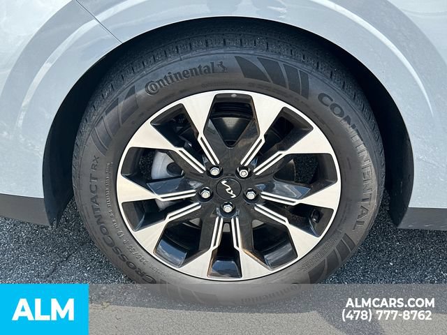 Used 2024 Kia Carnival EX FWD image 12
