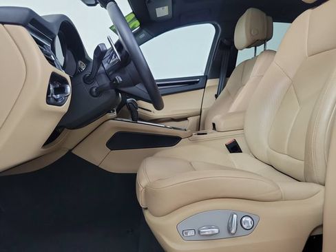 Used 2024 Porsche Macan AWD/4WD image 19