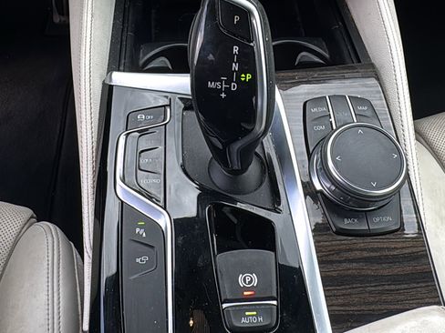 Used 2019 BMW 540i w/ M Sport Package image 21