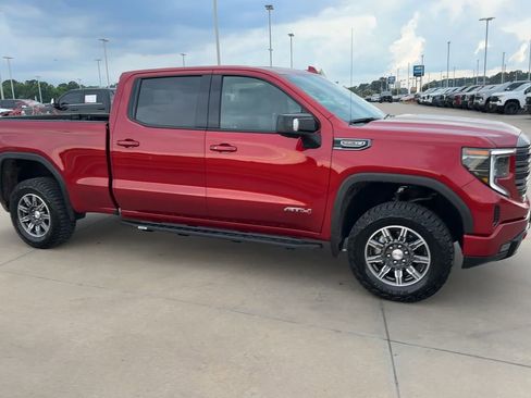 Used 2024 GMC Sierra 1500 AT4 w/ Technology Package AWD/4WD image 9