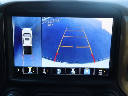 Used 2020 Chevrolet Silverado 1500 High Country w/ Technology Package image 11