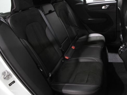 Used 2020 Volvo XC40 T5 R-Design image 17