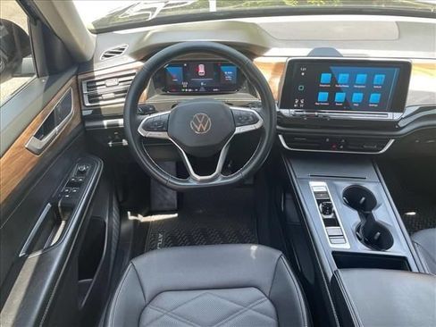 Used 2026 Volkswagen Atlas SE FWD image 3