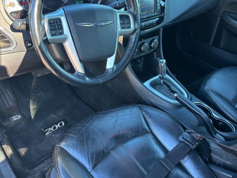 Used 2011 Chrysler 200 Limited image 17