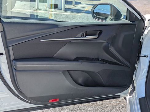 Used 2025 Toyota Camry LE image 11