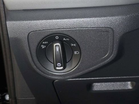 Used 2023 Volkswagen Atlas SE image 29