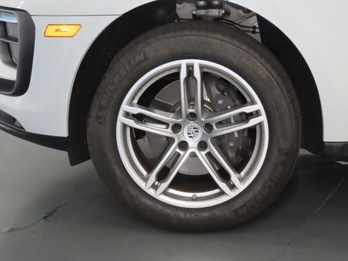 Certified 2026 Porsche Macan AWD/4WD image 11