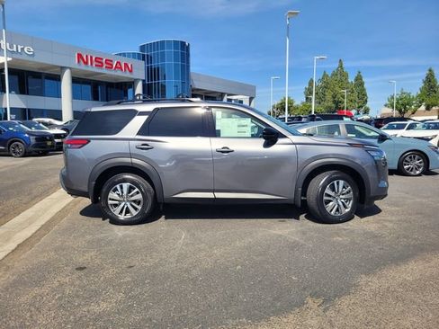 New 2026 Nissan Pathfinder SL w/ Cargo Package AWD/4WD image 4