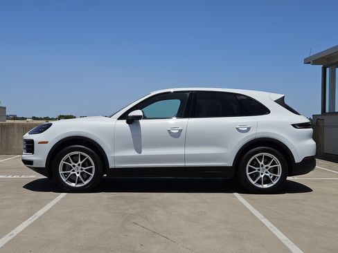 Certified 2026 Porsche Cayenne AWD/4WD image 2