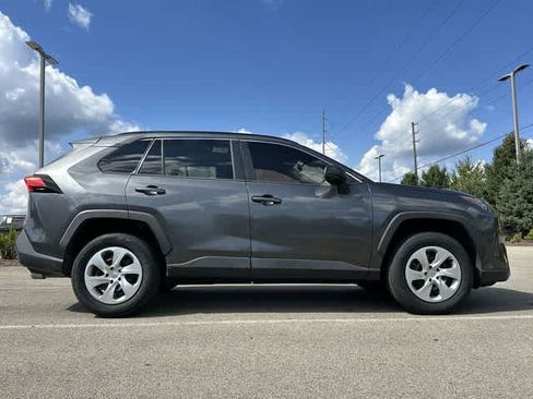 Used 2020 Toyota RAV4 LE FWD image 3