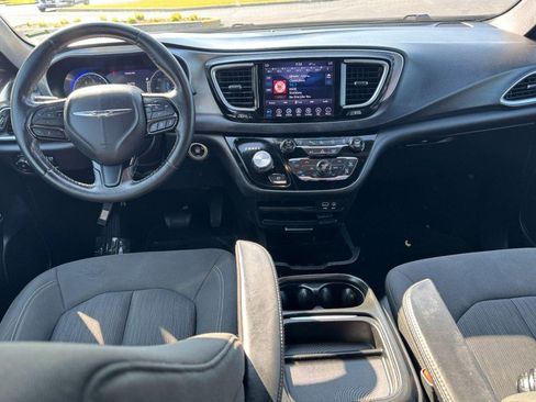 Used 2019 Chrysler Pacifica Touring Plus w/ Advanced Safetytec Group FWD image 12