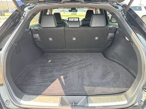 Used 2024 Toyota Venza XLE AWD/4WD image 32