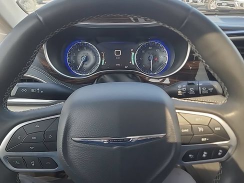 Used 2022 Chrysler Pacifica Limited FWD image 13