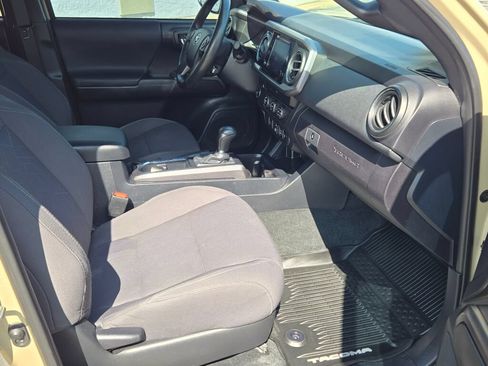 Used 2019 Toyota Tacoma TRD Sport RWD image 4