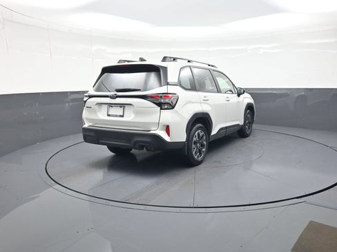 Used 2025 Subaru Forester Premium AWD/4WD image 3