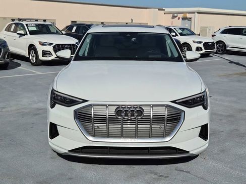 Certified 2021 Audi e-tron Prestige w/ Prestige Package image 9