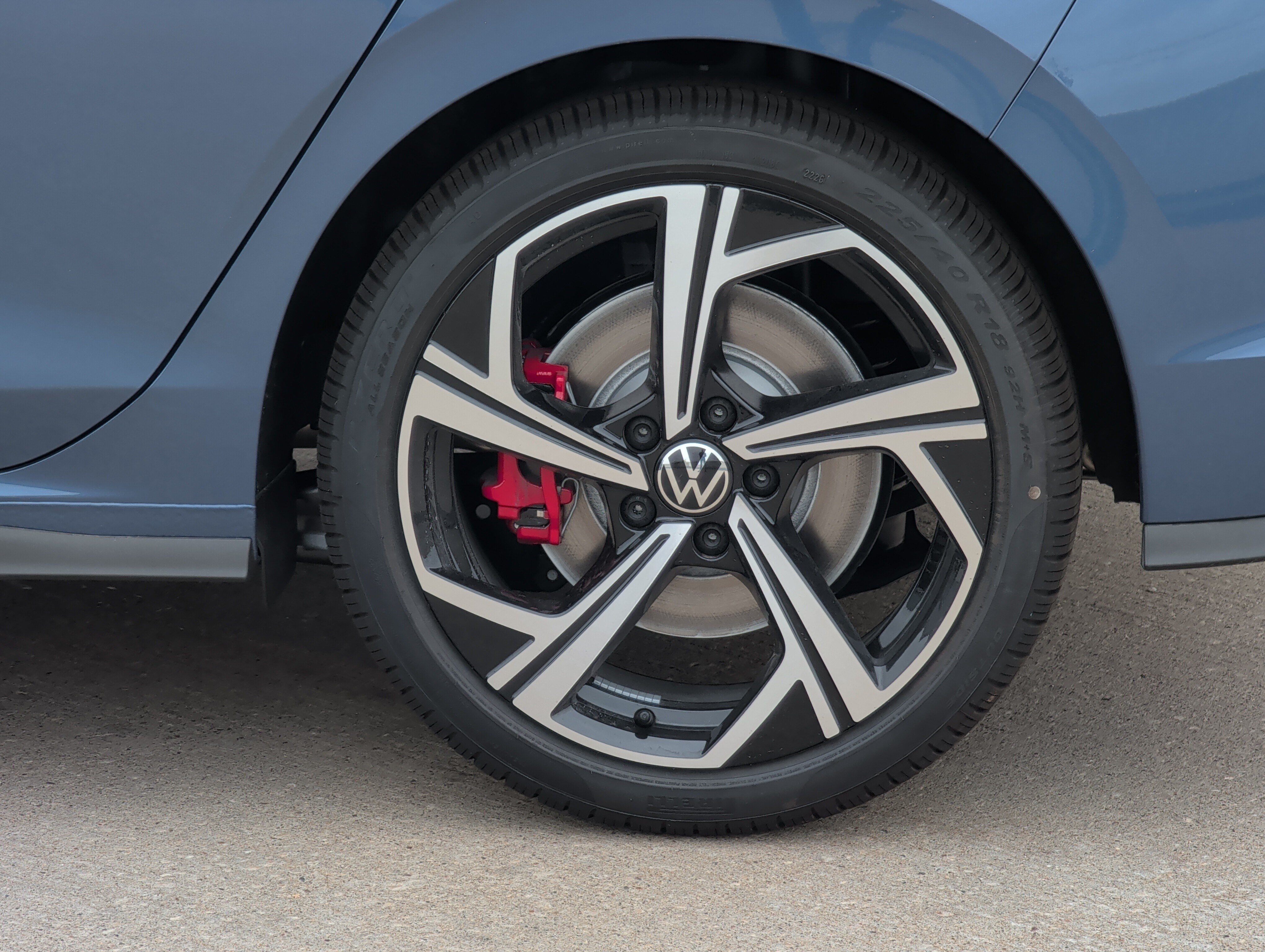 New 2026 Volkswagen GTI SE FWD image 3