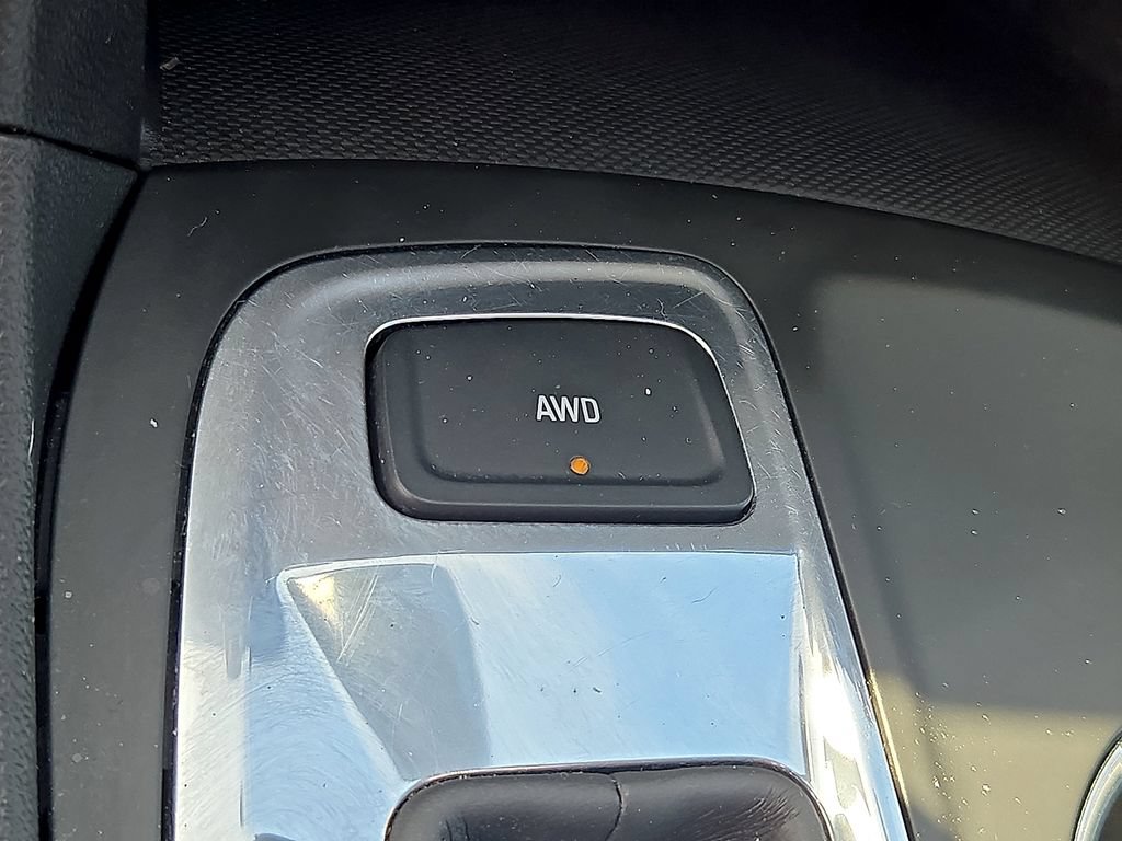 Used 2021 Chevrolet Equinox LS AWD/4WD image 24