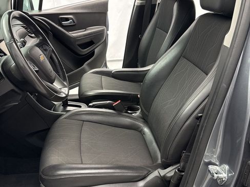 Used 2019 Chevrolet Trax LT w/ LT Convenience Package image 9