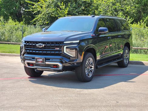 New 2026 Chevrolet Suburban Z71 w/ Comfort Package image 3