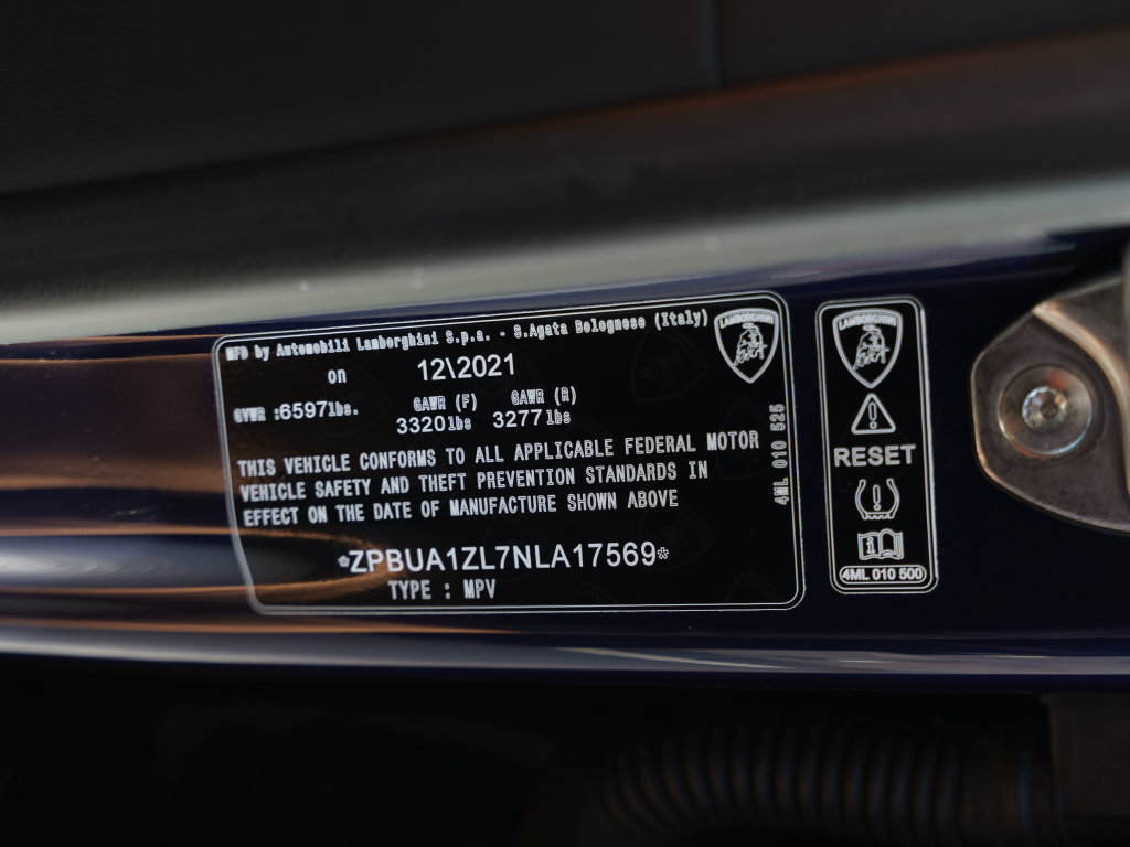 Used 2022 Lamborghini Urus AWD/4WD image 40