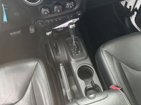 Used 2016 Jeep Wrangler Unlimited Rubicon image 29