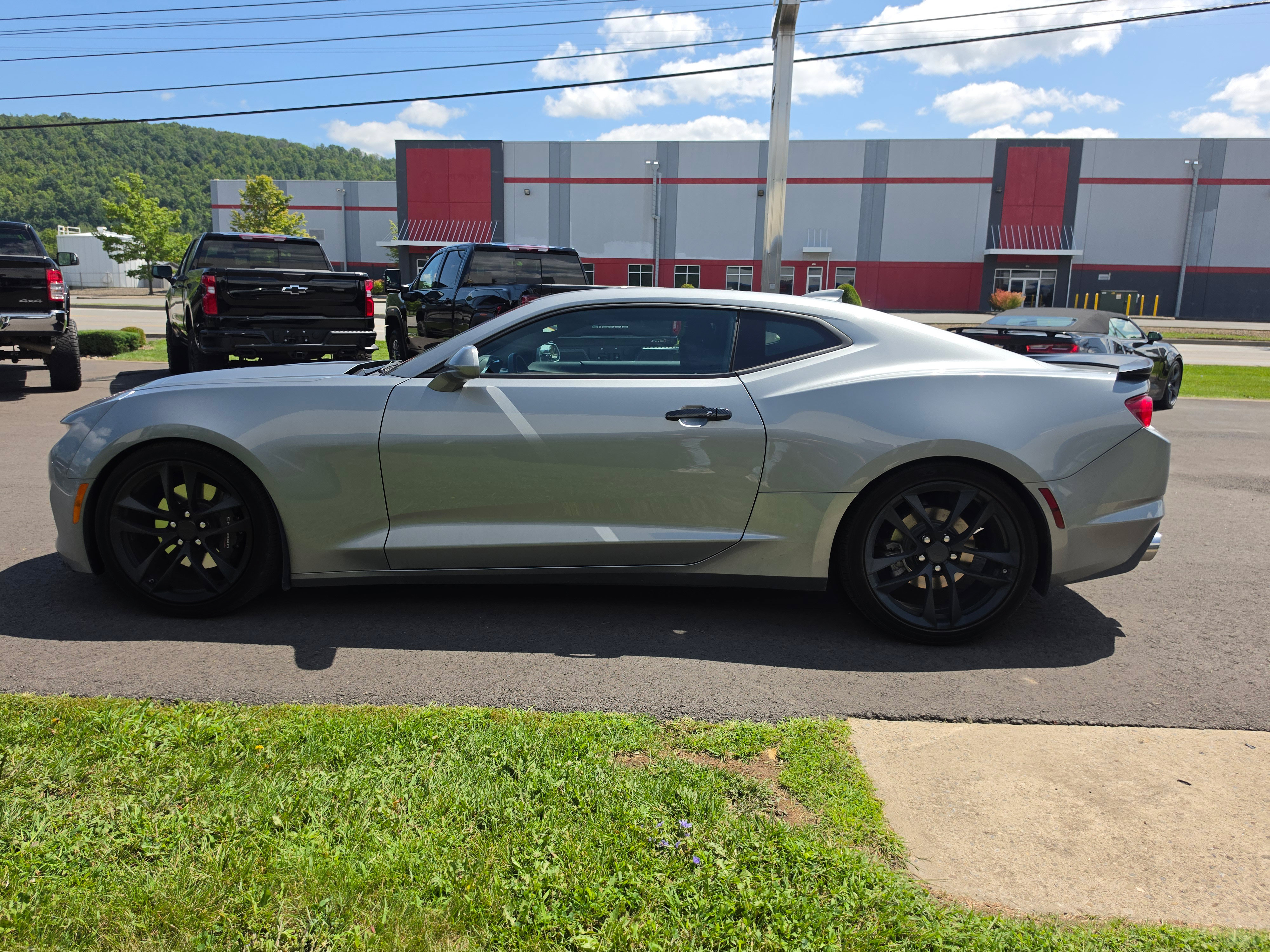 Used 2023 Chevrolet Camaro LT RWD image 7