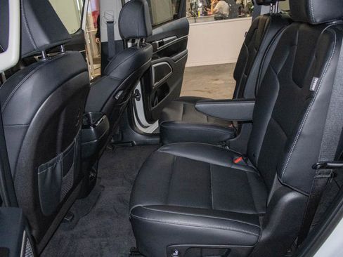 Used 2025 Kia Telluride S image 15