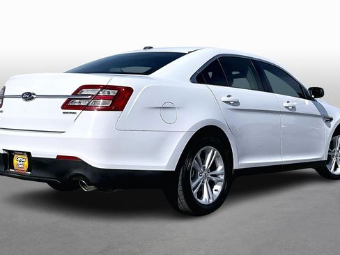 Used 2015 Ford Taurus SE image 2