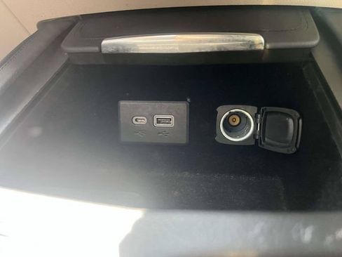 Used 2023 Cadillac XT4 Luxury w/ Cold Weather Package FWD image 34