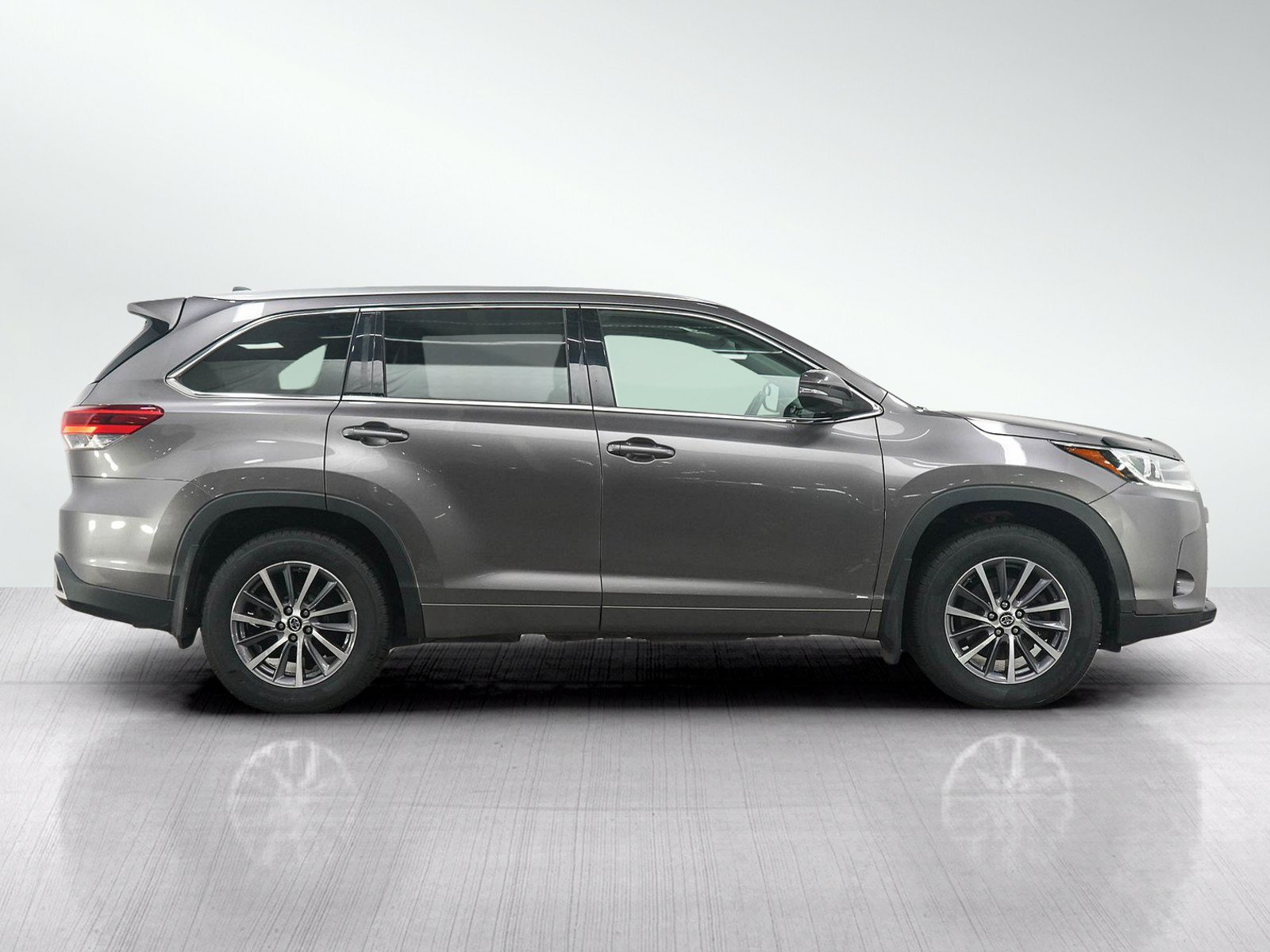 Used 2018 Toyota Highlander XLE AWD/4WD image 6