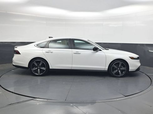 Used 2023 Honda Accord Sport image 3